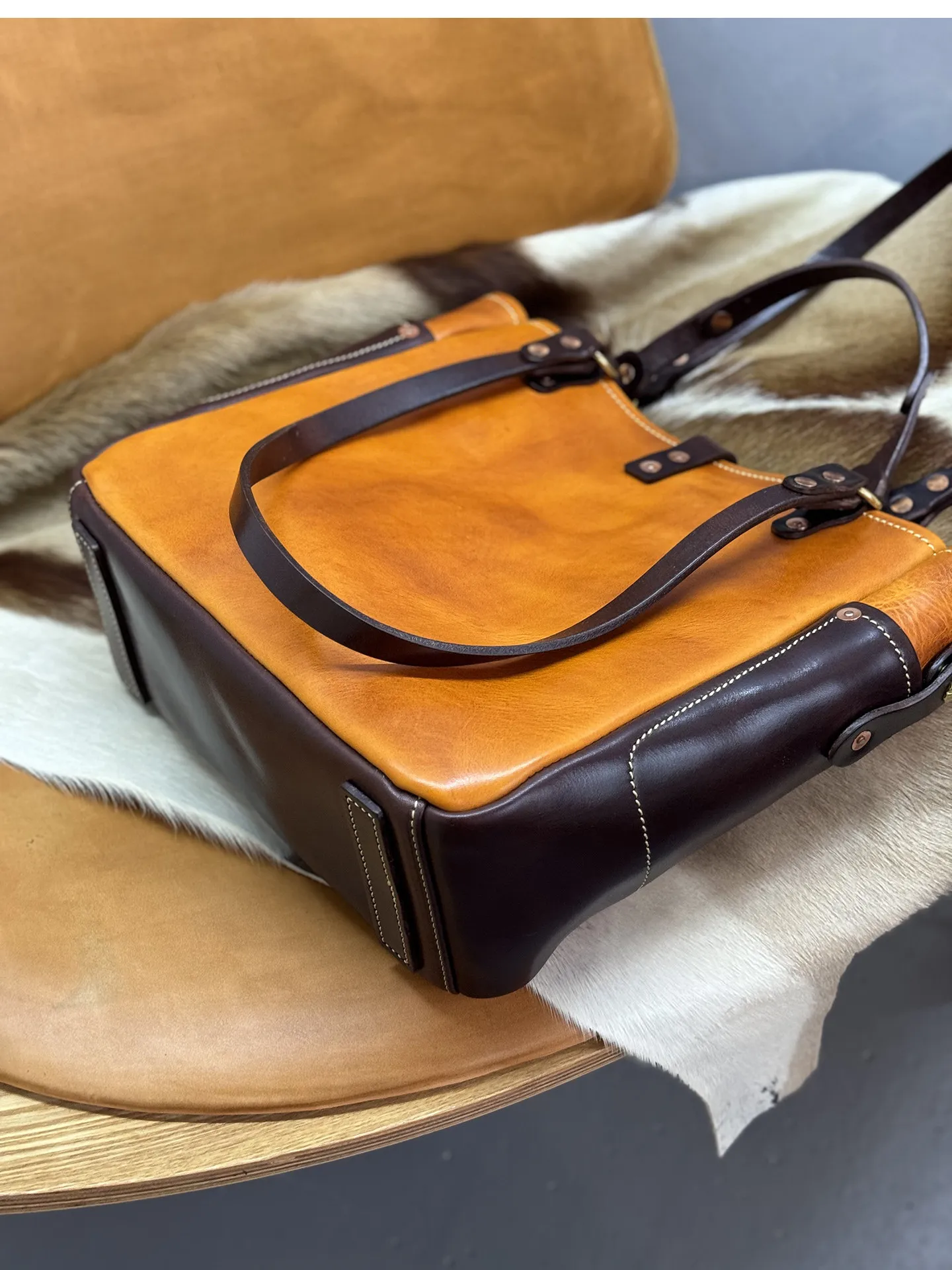 Vintage Designer Handgefertigte Arbeits-Tragetasche aus pflanzlich gegerbtem Rindsleder für Herren, Business Casual Luxus Naturleder Handtasche – Detail 14