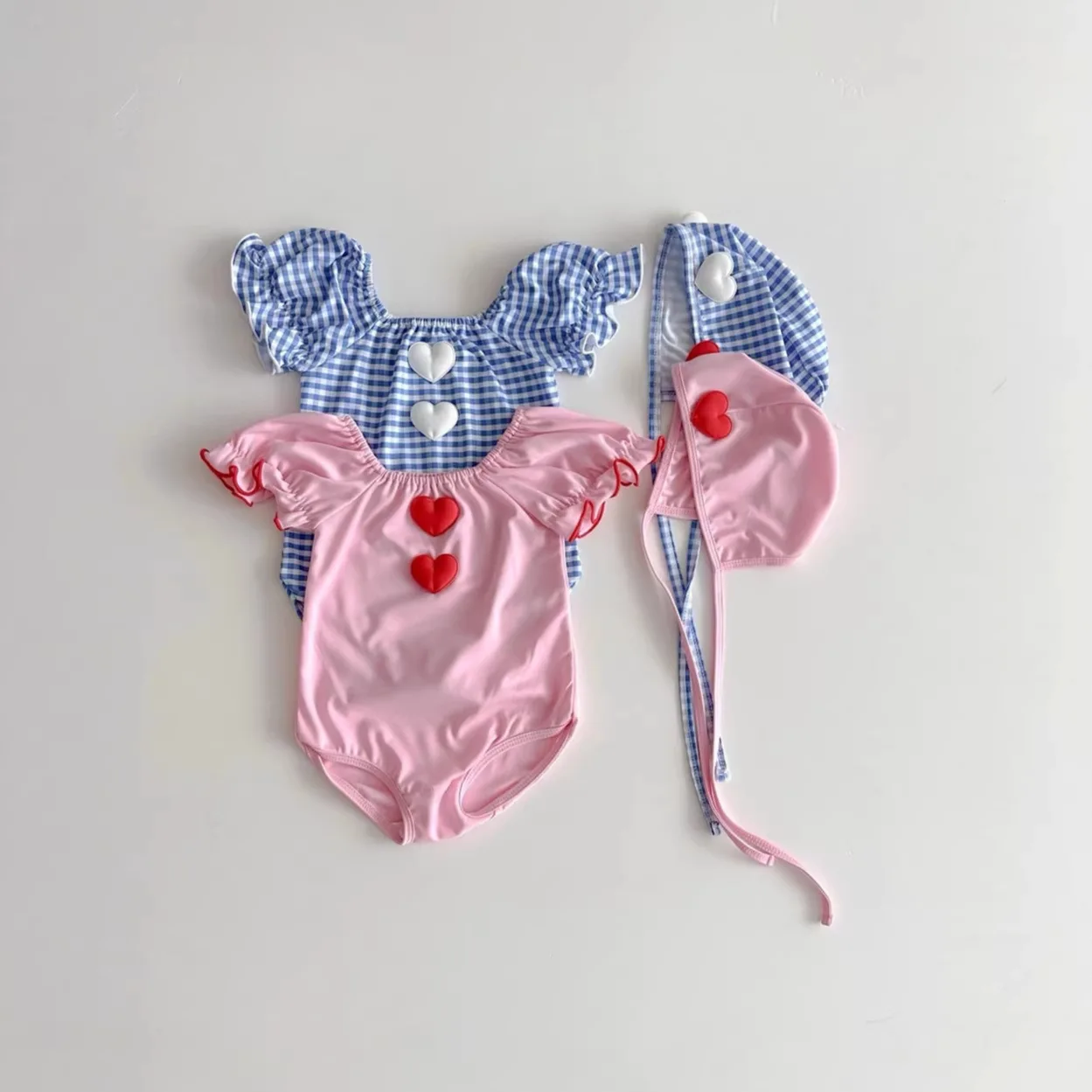 

Новый летний купальник для маленьких девочек, комбинезон с рюшами на рукавах и шапочкой для плавания, быстросохнущий комплект для плавания на пляже и в бассейне