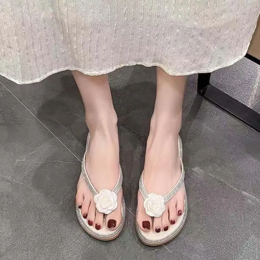 

Простые нескользящие шлепанцы с кристаллами и цветами, повседневные пляжные вьетнамки из ПВХ, милые летние сандалии с мягкой подошвой для дома