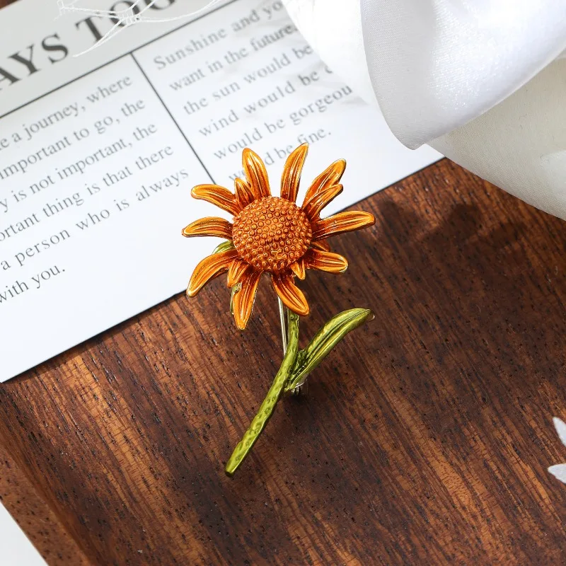 Elegant Retro Sunflower Brooch, Stylish Simple Flower Lapel Pin, Multi-match Accessory for Suits, Ideal Gift for Fashion Lovers