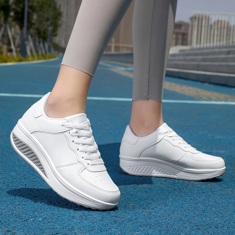 

Женские кроссовки на толстой подошве 2025 года, повседневная уличная обувь на шнуровке, удобные низкие кроссовки