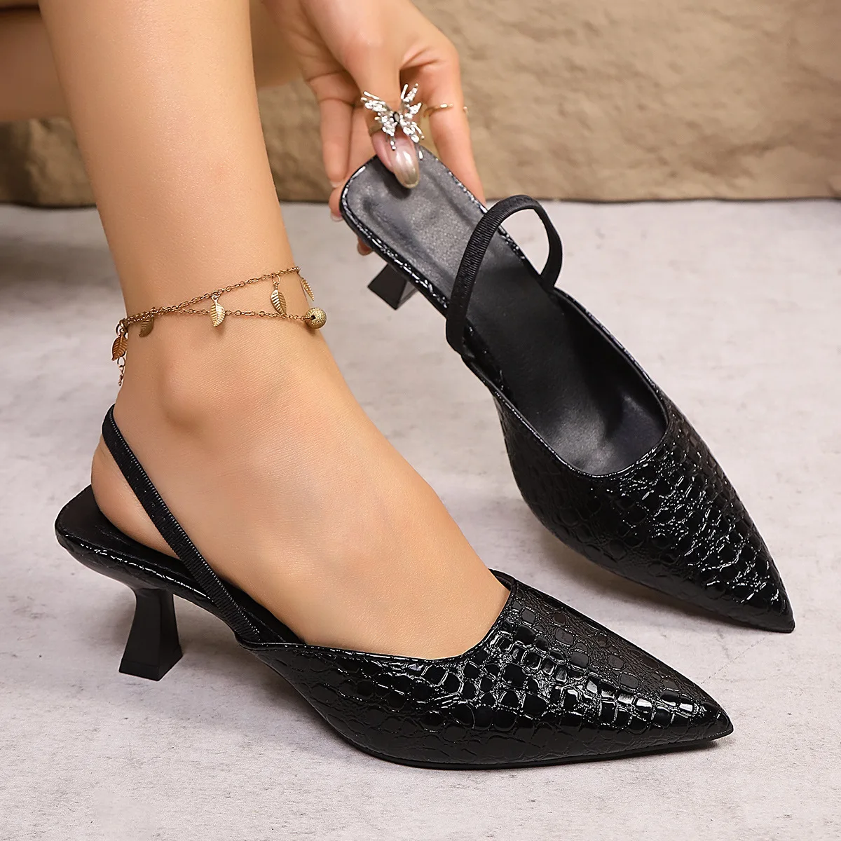 صنادل نسائية بسيطة باللون الأس - مراجعة Women'S Fashion Summer 2025 وسعره
