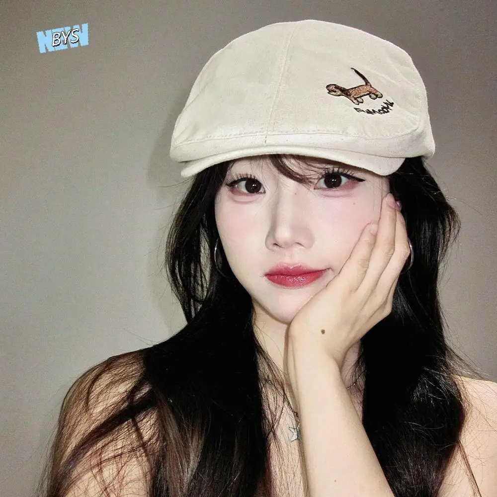 

Personality Japanese Style Cartoon Forward Hat Short Brim Visor Puppy Embroidery Berets Cap Sunscreen Casual Artist Hat Outdoor