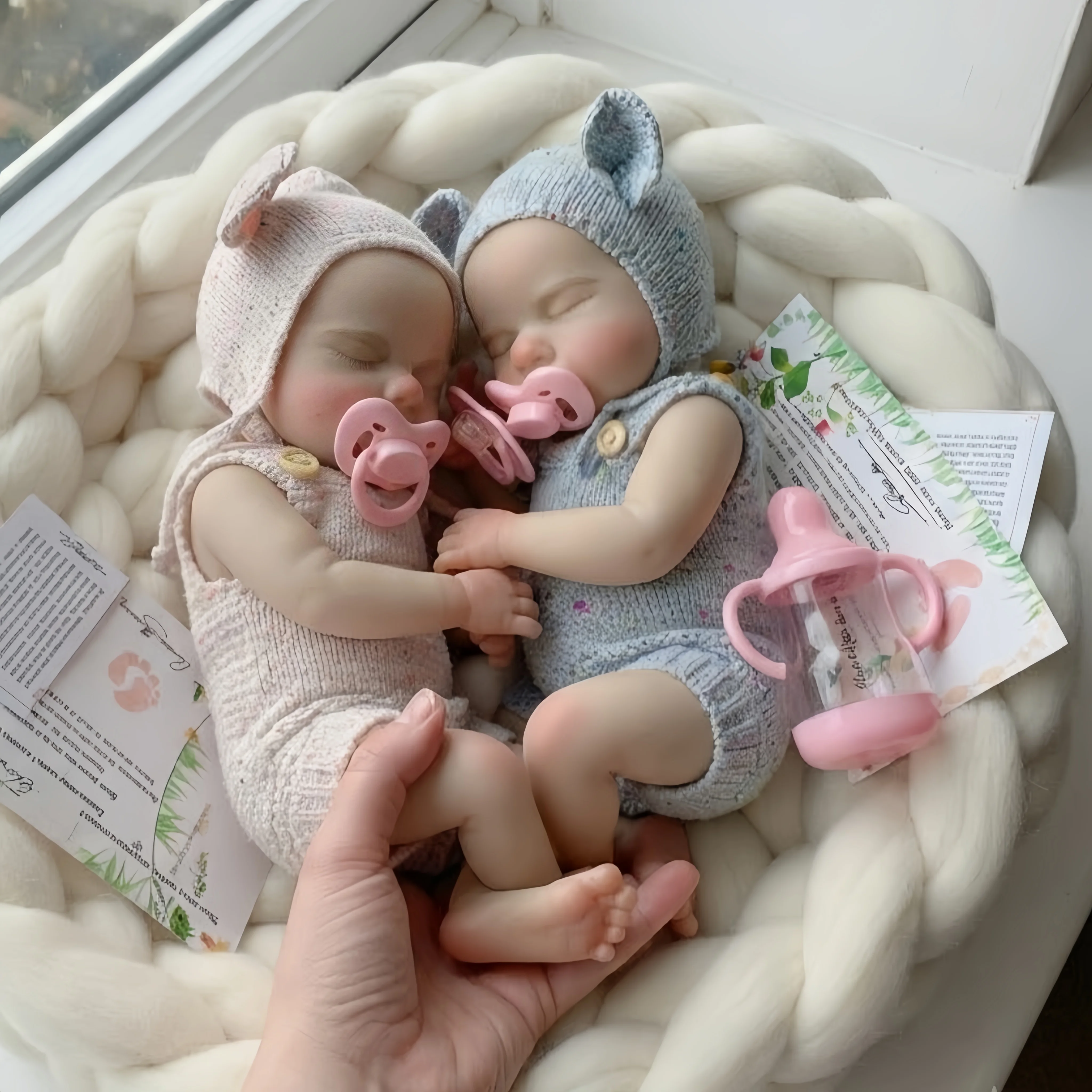 1 Piece of 13-Inch Open Mouth Silicone Reborn Doll, Handmade in 2 Genders Lifelike Hand-painted Details Washable Collectible Toy