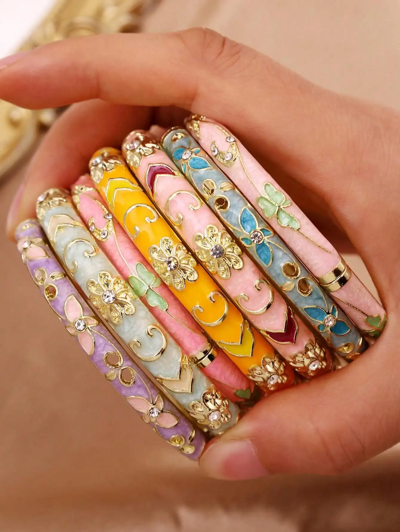 Elegant Vintage Style Court Inspired Colorful Enamel Cat's Eye Geometric Metal Bracelet for Women Perfect for Fall Winter