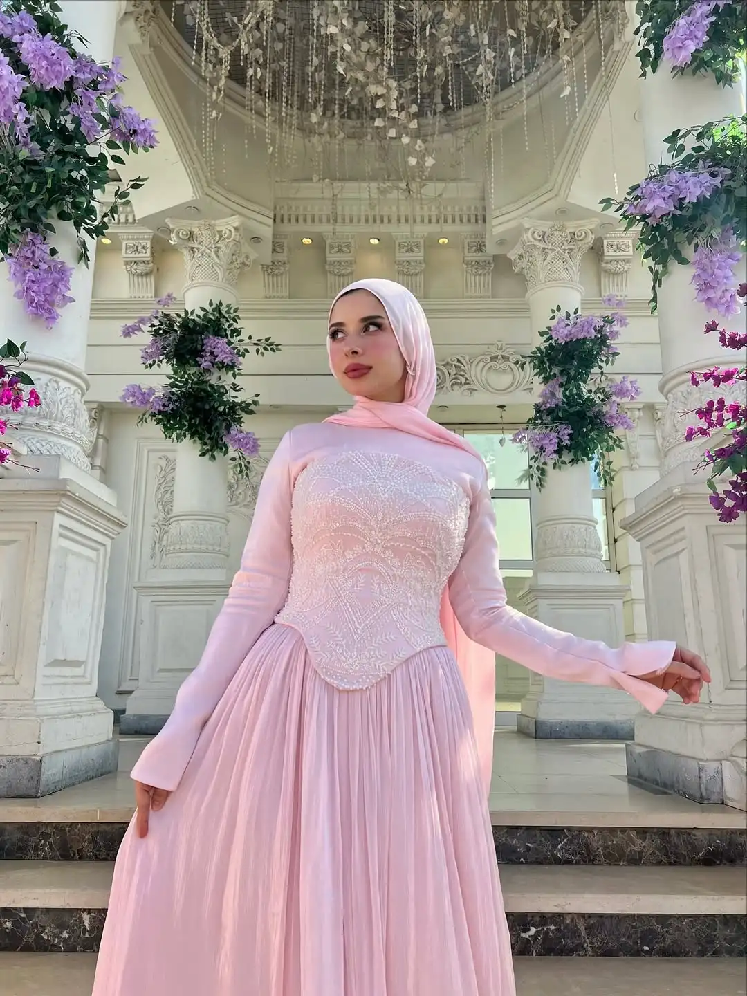 فستان سهرة بتصميم جديد وردي أنيق مطرز بالترتر وأكمام طويلة مع شريط بطول الأرض ثنيات على شكل حرف A للحفلات الراقصة