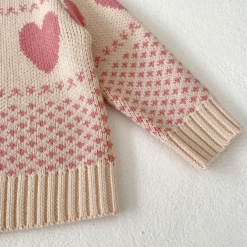 Autumn new baby clothing, 0-3 year old female baby knitted sweater, heart-shaped jacquard round neck jacket