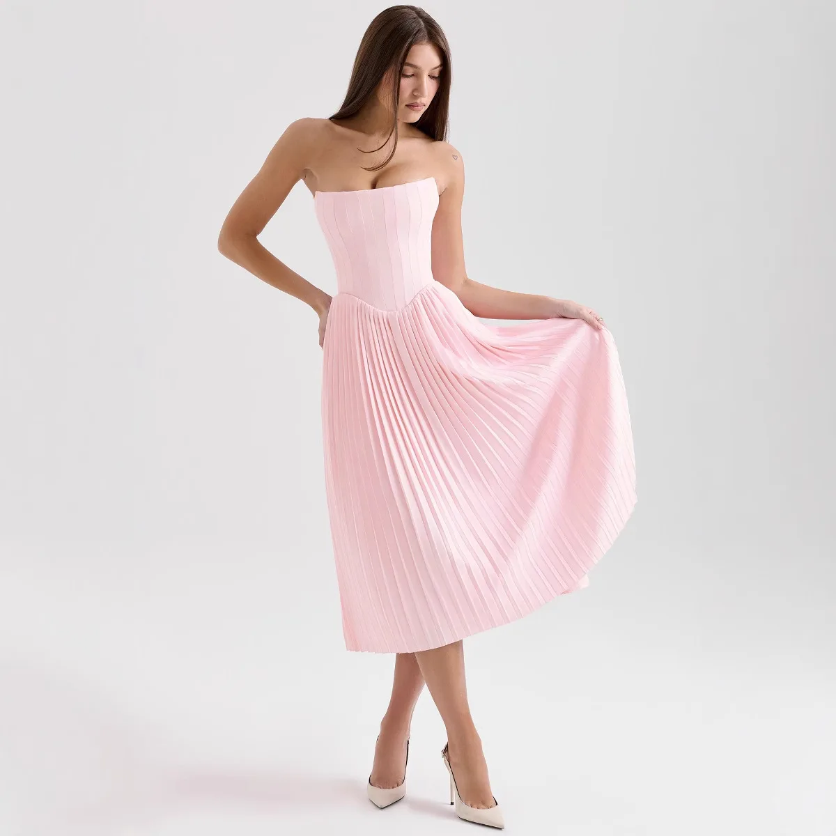 

2025 summer new French sweet style elegant pleated slim fit and slimming long pleated strapless dress