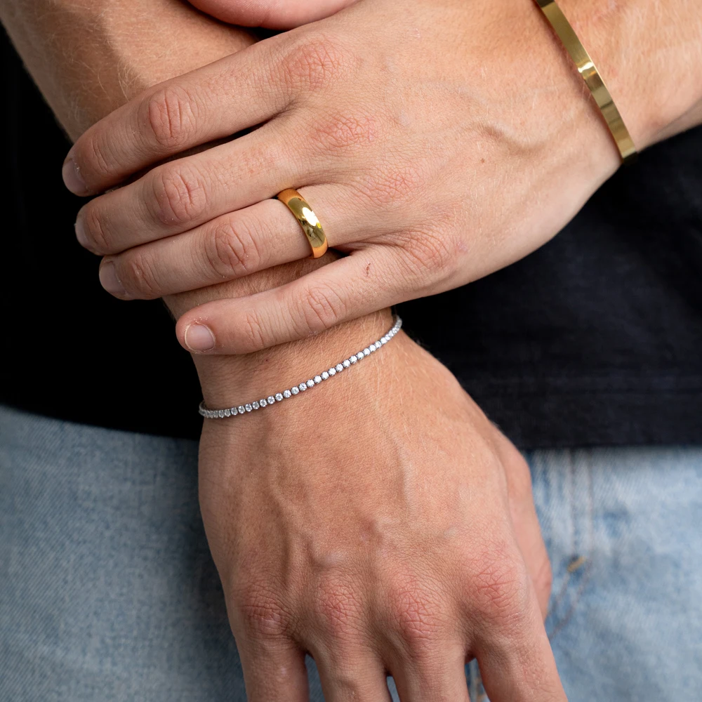 Glatter, hochglanzpolierter 8-mm-Edelstahlring, 18-karätig vergoldet, breiter Fingerring, minimalistischer, modischer, wasserdichter Schmuck. – Detail 7