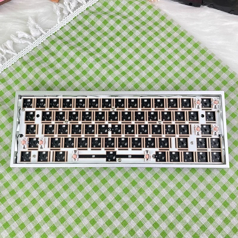 

Mechanical Keyboard Shell 63-key Aluminium Customised RGB lighting Wired Single-mode Hot-swappable 60 Keyboard Shell