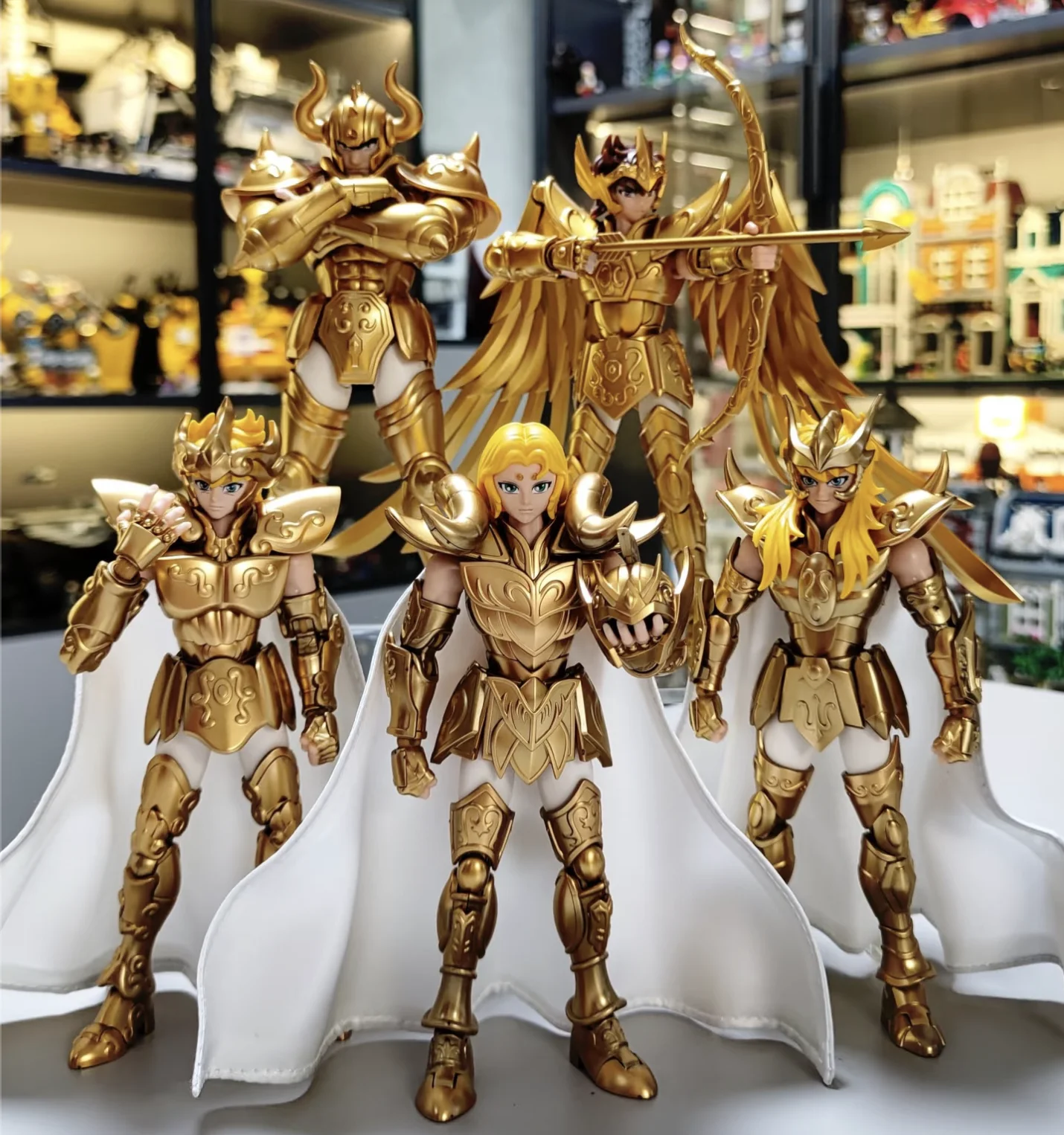Blokees Neues Saint Seiya Actionfiguren-Set Cygnus Hyoga Wassermann Camus Aiolos Mu Aiolia Milo Champion Class Toy Assembly Figur