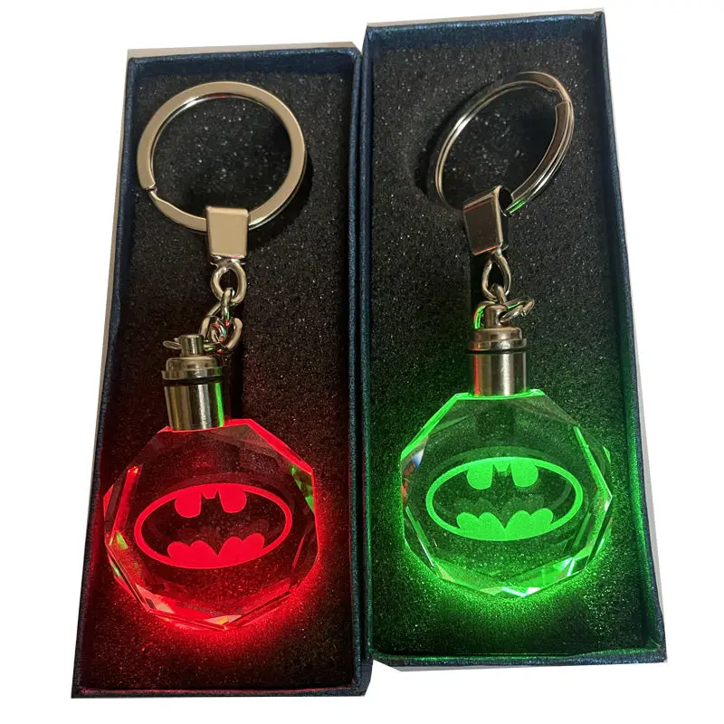 BeastKingdom DC Portachiavi Batman Incandescente Simpatico Anime Personalità Moda League of Legends Ciondolo commemorativo Regalo di festa