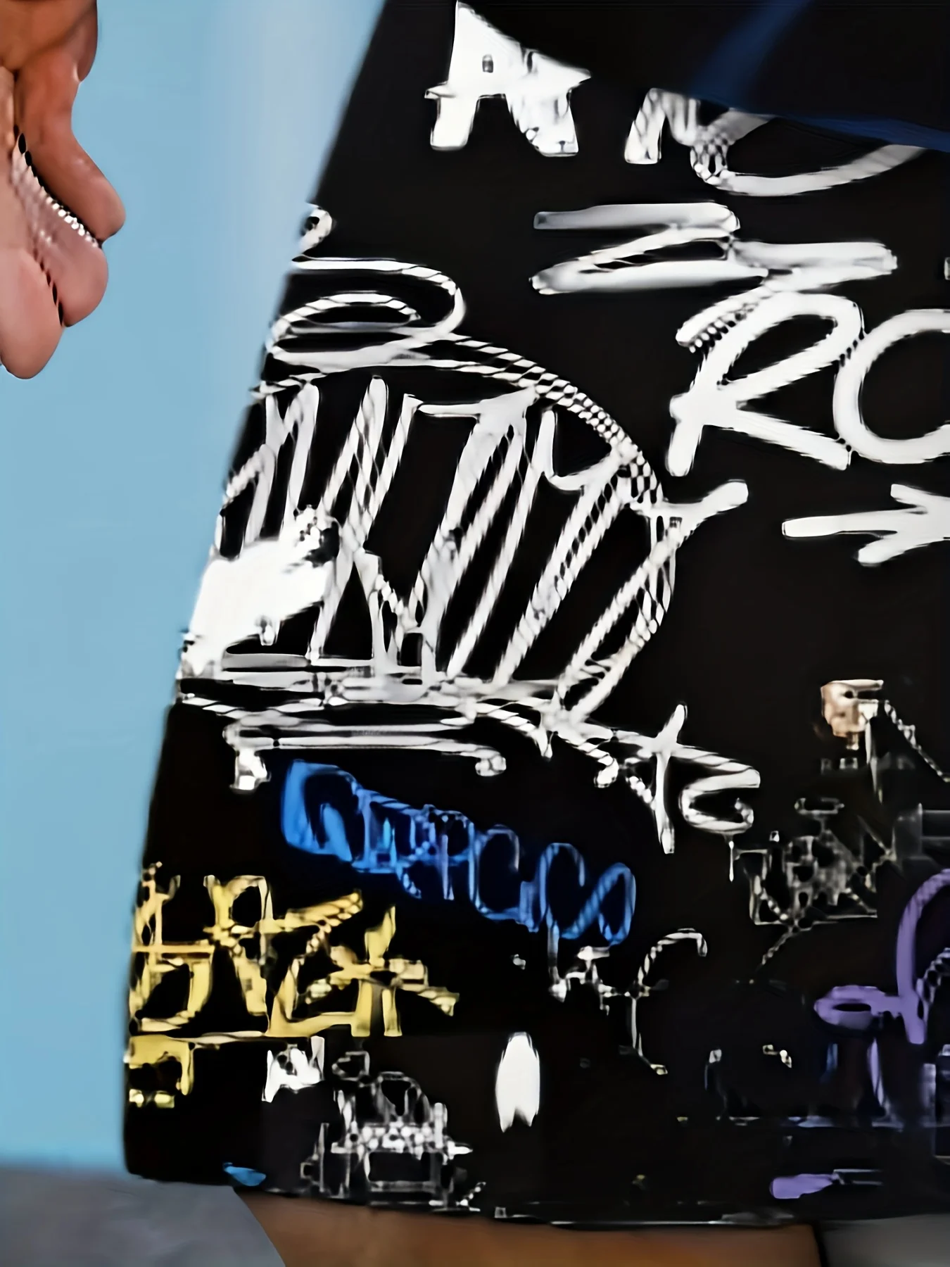 المجموعة الرجالية الجديدة لصيف 2025 هي طباعة جرافيتي ثلاثية الأبعاد عصرية وناعمة ومريحة وقابلة للتنفس