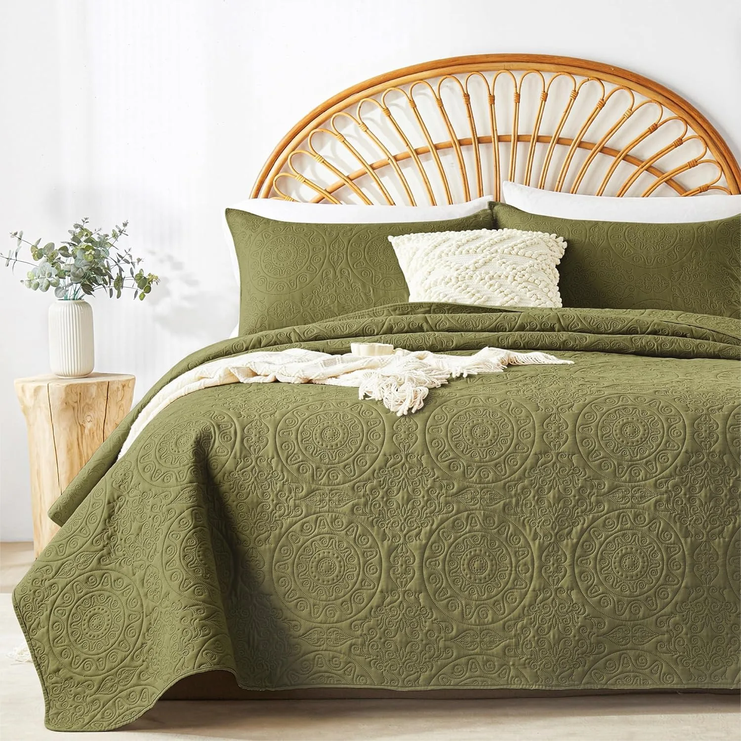 

Olive Green Quilt Set King Size, Embossing Microfiber Bedspreads with Pillow Sham, Lightweight Breathable Coverlet for All