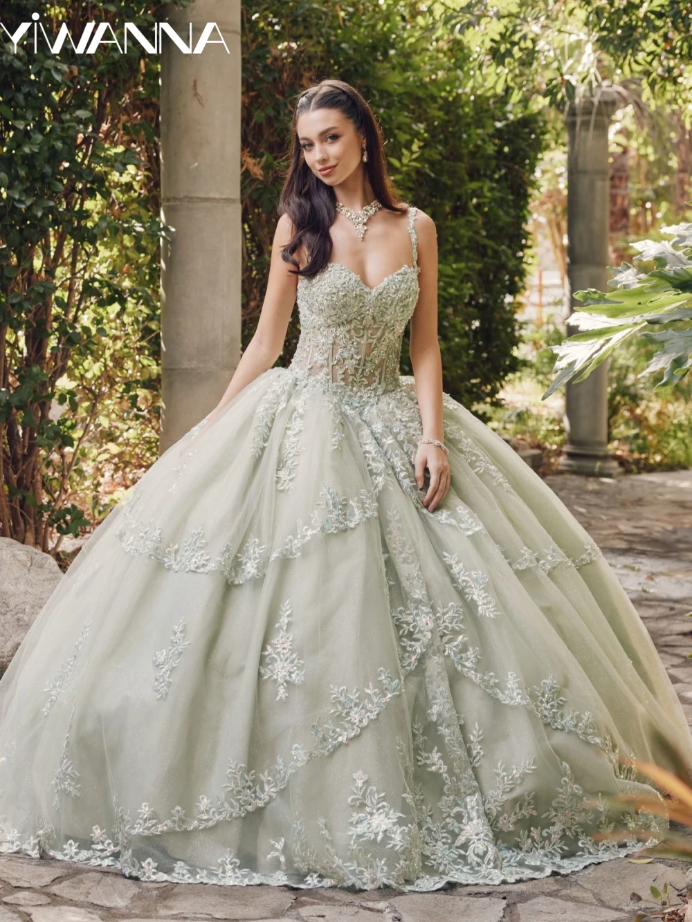 Elegante vestido de fiesta de quinceañra con tirantes finos, lentejuelas brillantes, apliques largos de lujo de princesa de cristal, dulce 16