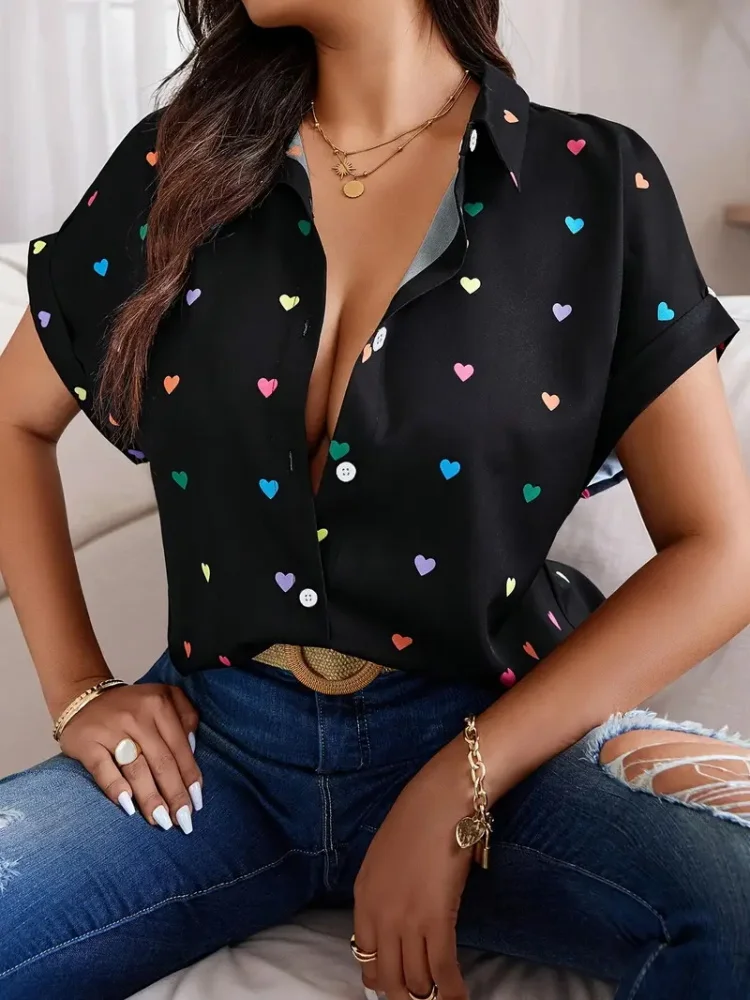 قمصان نسائية صيفية 2025 بأكمام قصيرة مع مطبوعات زهور صغيرة بسيطة لقضاء عطلة صيفية عصرية وغير رسمية