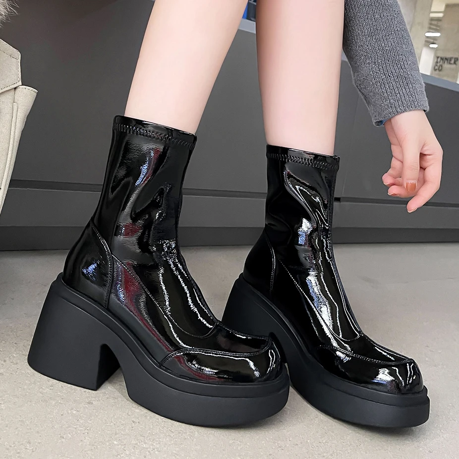 Okrągłe Toe Chunky Soled Patent Leather Ankle Boots Autumn Winter Sleeve Heel Elastic Boots 2024 New Fashion Stilettoes Women