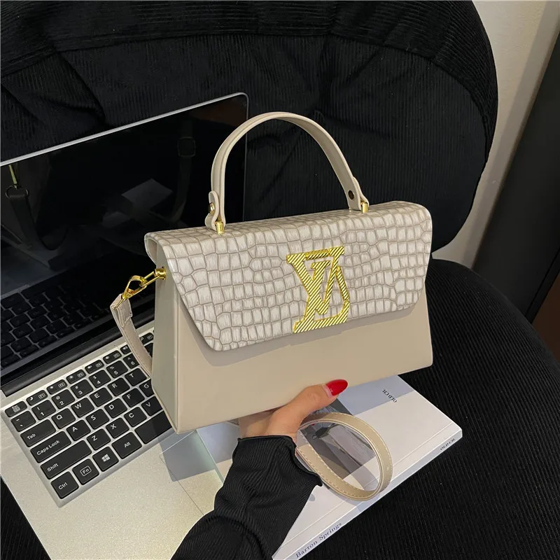 

Women's Classic Fashion Small Square Bag in The Season, High-quality Leather Is Integrated Into The Designer's Parisian Trend,
