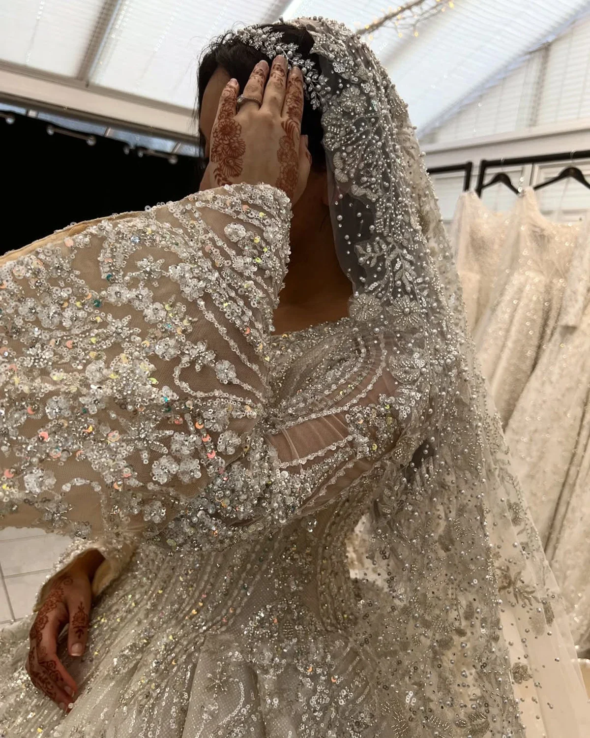 فساتين زفاف إسلامية مخصصة فساتين زفاف مطرزة بالخرز فساتين العروس في الشرق الأوسط بأكمام طويلة الأميرة فيستدو دي نوفيا