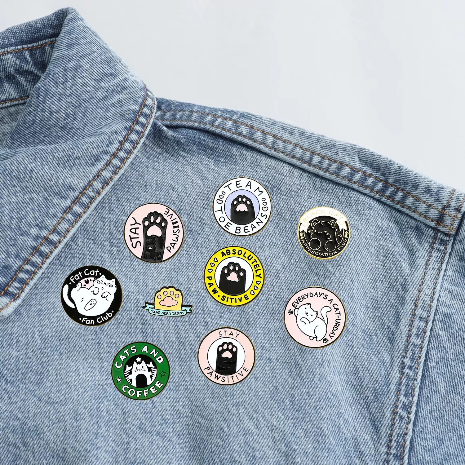 

1 Set Cute Cat Brooch European and American Cartoon Cat Paw Enamel Pin Clothing Accessories Y2k Fashion Toys Anime Cartoon