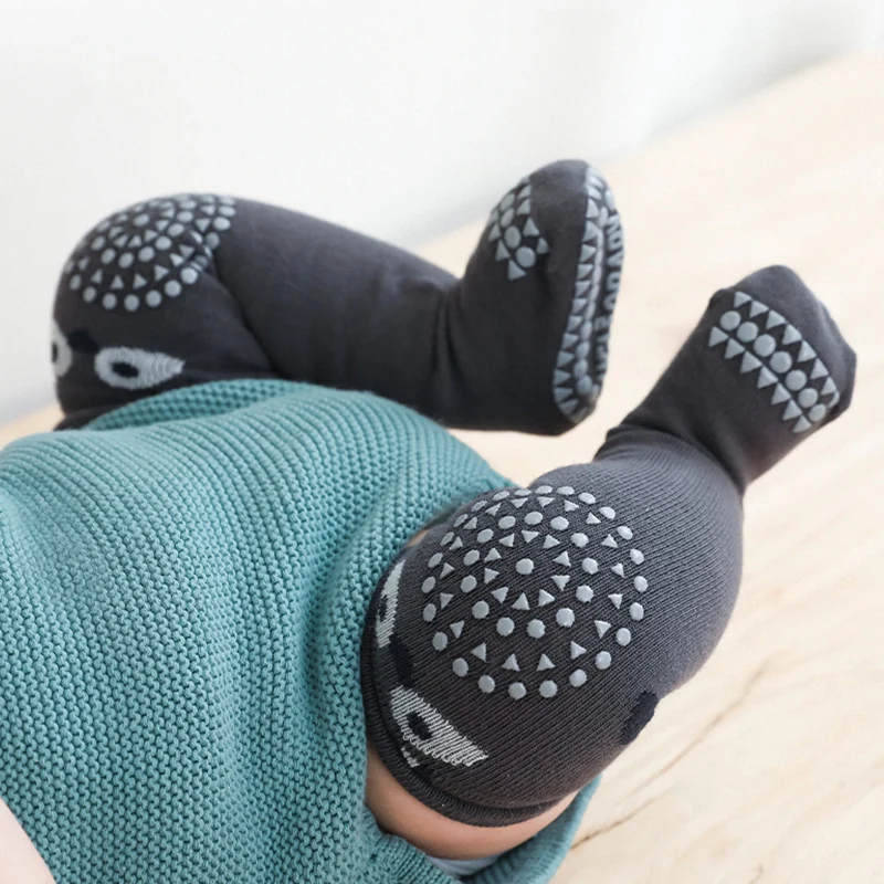 Calcetines antideslizantes hasta la rodilla para bebé, calentadores de piernas con cojín para el codo, protectores para gatear, seguridad para niños