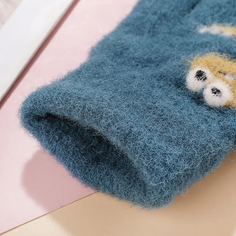 Guantes de punto bonitos para niños de 4 a 10 años, diseño de dinosaurio, Material de felpa grueso y cálido, guantes de invierno para dedos