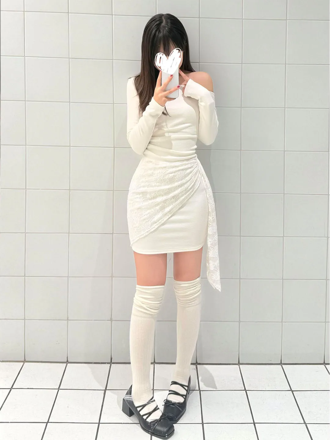 

Элегантное белое платье с длинным рукавом и асимметричным вырезом на плече, женское, утягивающее, короткое, с эффектом двухслойности, повседневное