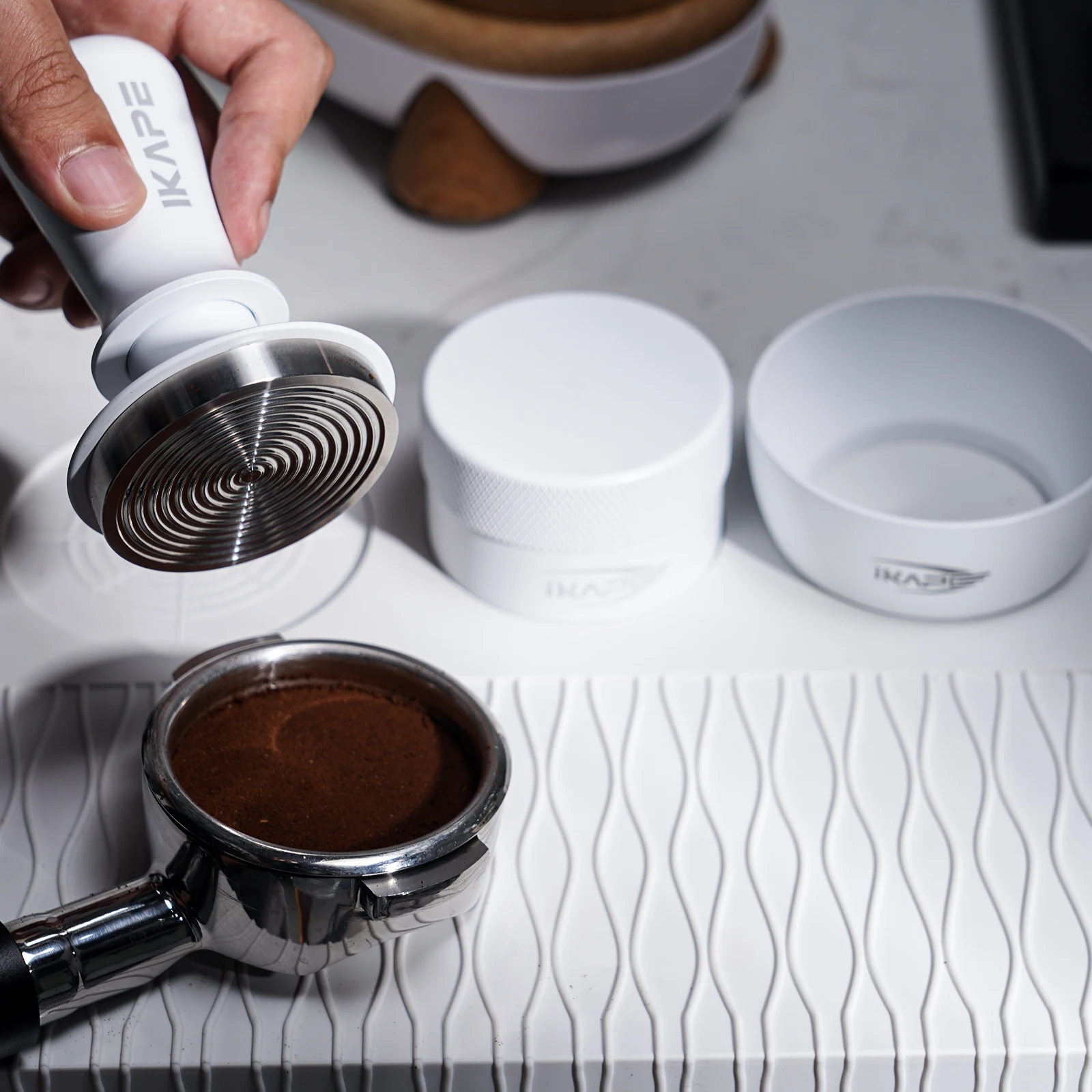 IKAPE Espresso Normcore Tamper Calibrado, Pressão Constante Ferramentas de Prensa de Café de Aço Inoxidável com Mola Calibrada