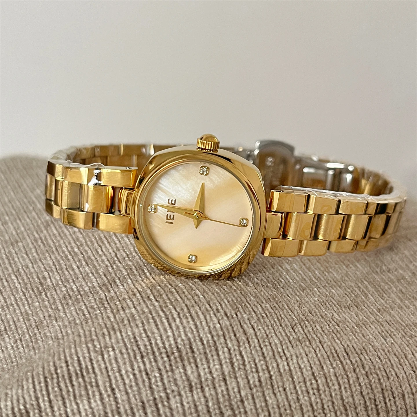 

Elegant Women'S Watch, Fashionable Chain, Retro Light Luxury Small Gold Watch, Women'S Watch Accessory, Women'S Gift.