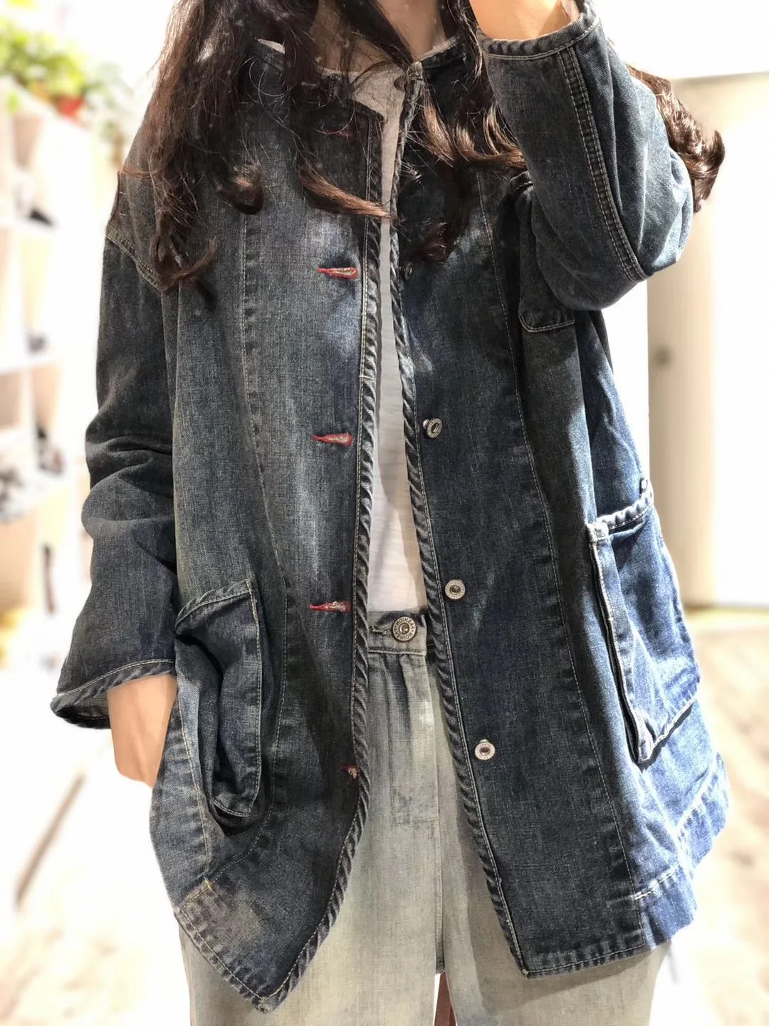 

2025 женская осенне-зимняя новая лоскутная винтажная свободная универсальная винтажная куртка для отдыха, однобортная джинсовая ветровка