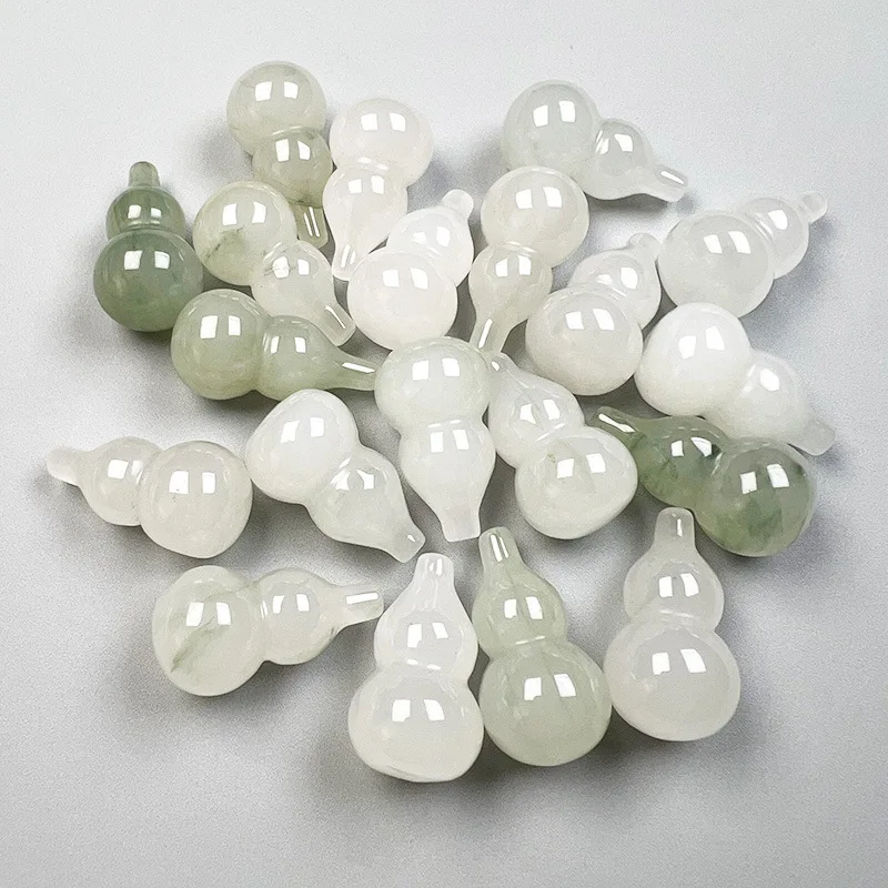 Xinjiang's popular Tianshan green jade golden gourd pendant, auspicious and lucky, unisex ice jade Ruyi ancient style necklace