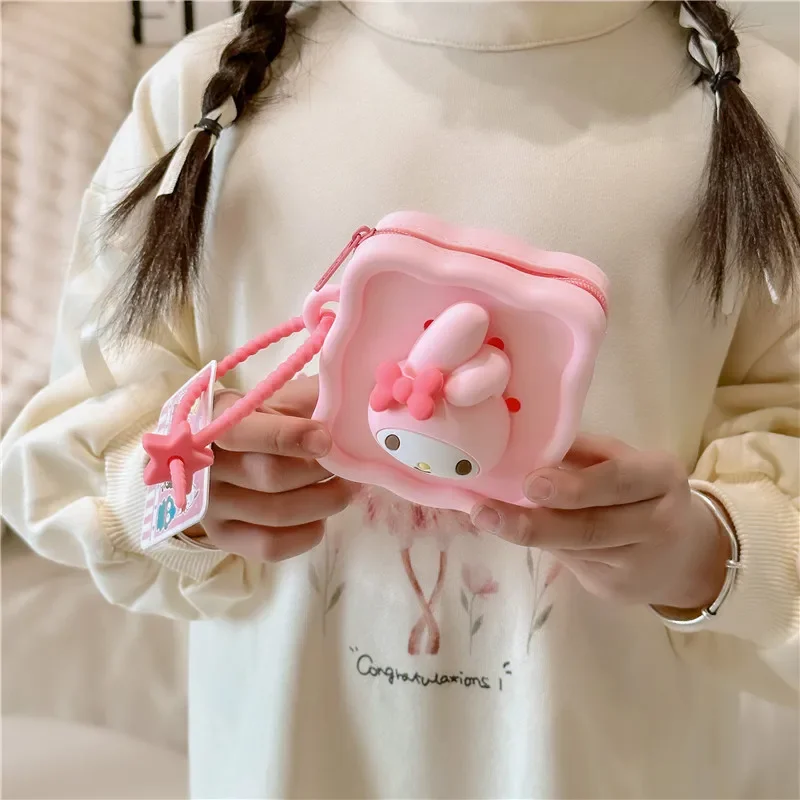 

Брелок Sanrio с милым мультяшным Hello Kitty Kuromi My Melody, силиконовый кошелек, сумка для Bluetooth гарнитуры, декоративный подарок