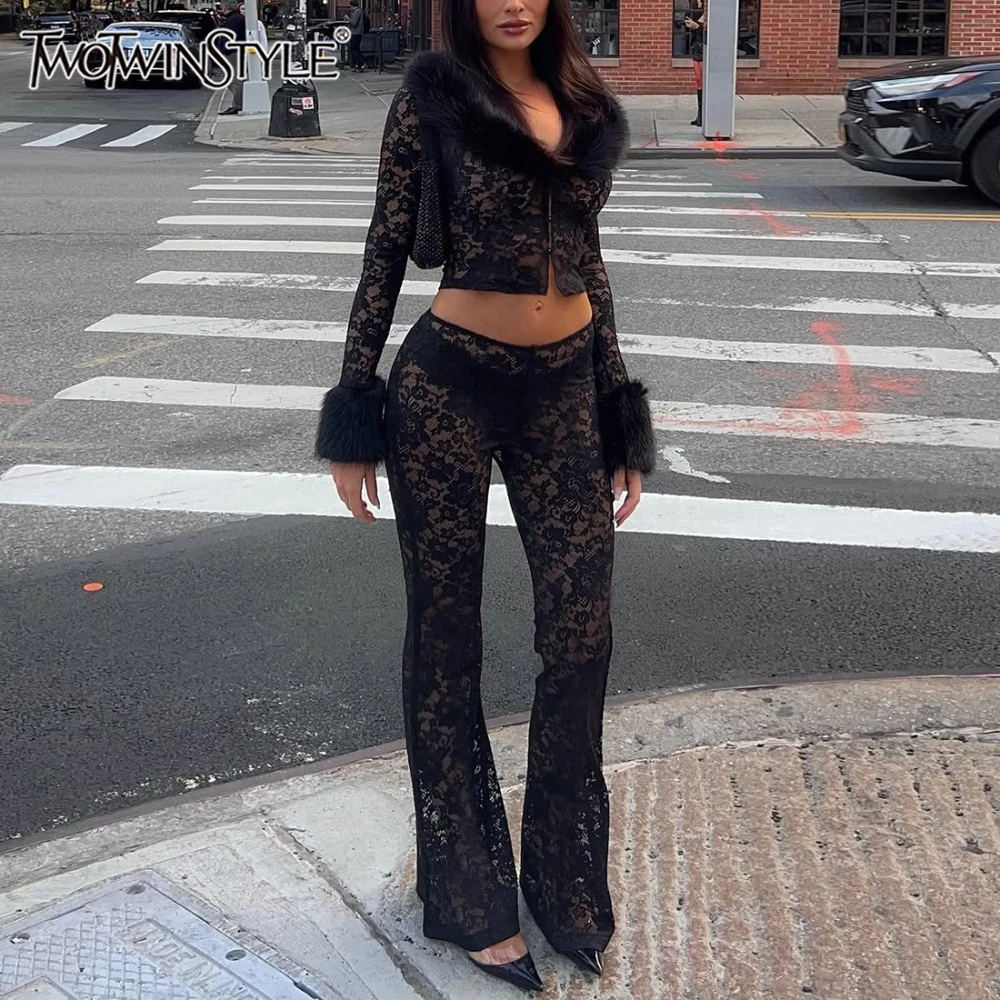 

TWOTWINSTYLE сексуальный кружевной прозрачный комплект из двух предметов для женщин, меховой воротник, длинный рукав, сращенные пуговицы, топ с низкой талией, расклешенный брючный костюм, женский