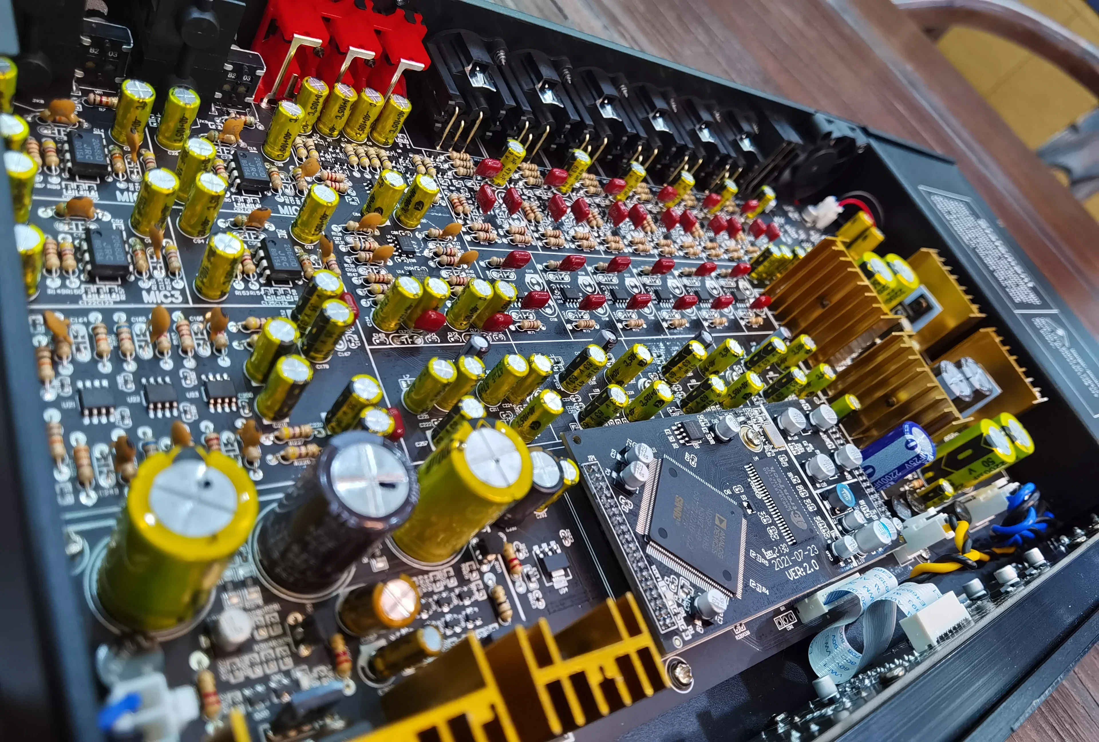 

Профессиональный DSP-процессор для караоке, реверберации, стереоэффектов, управления громкоговорителями, аудиооборудования для KTV
