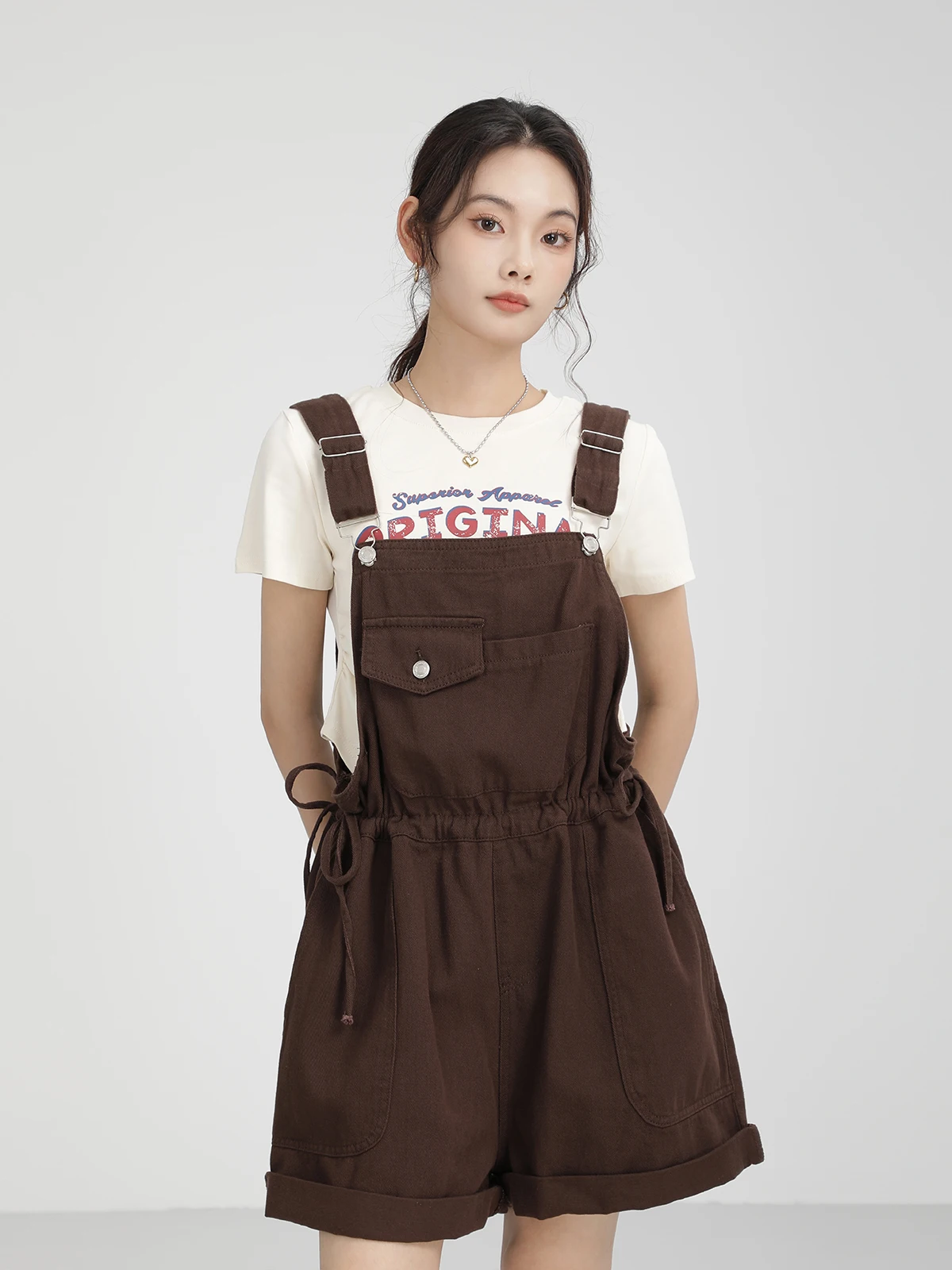 

Женские летние джинсовые комбинезоны в стиле ретро: уникальный дизайн, свободный крой, визуально стройнящие, повседневные, с широкими штанинами, высокой талией, множеством карманов, на молнии