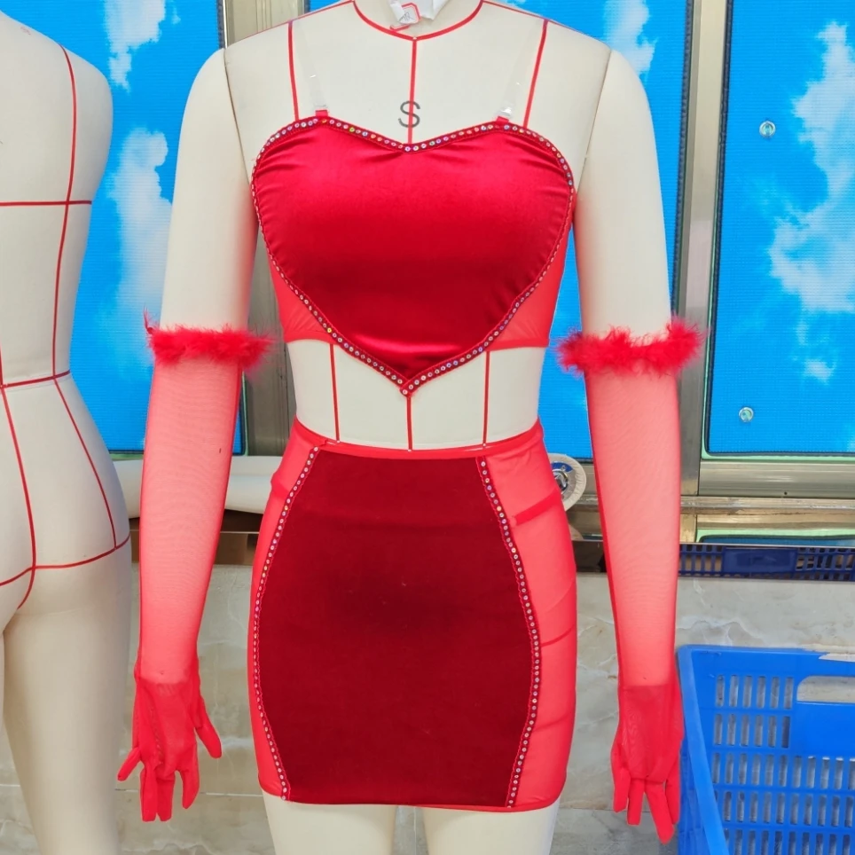 

Женское красное нижнее белье, топы-трубы с блестками в форме сердца + мини-облегающая юбка + перчатки + стринги, одежда для сна Babydoll