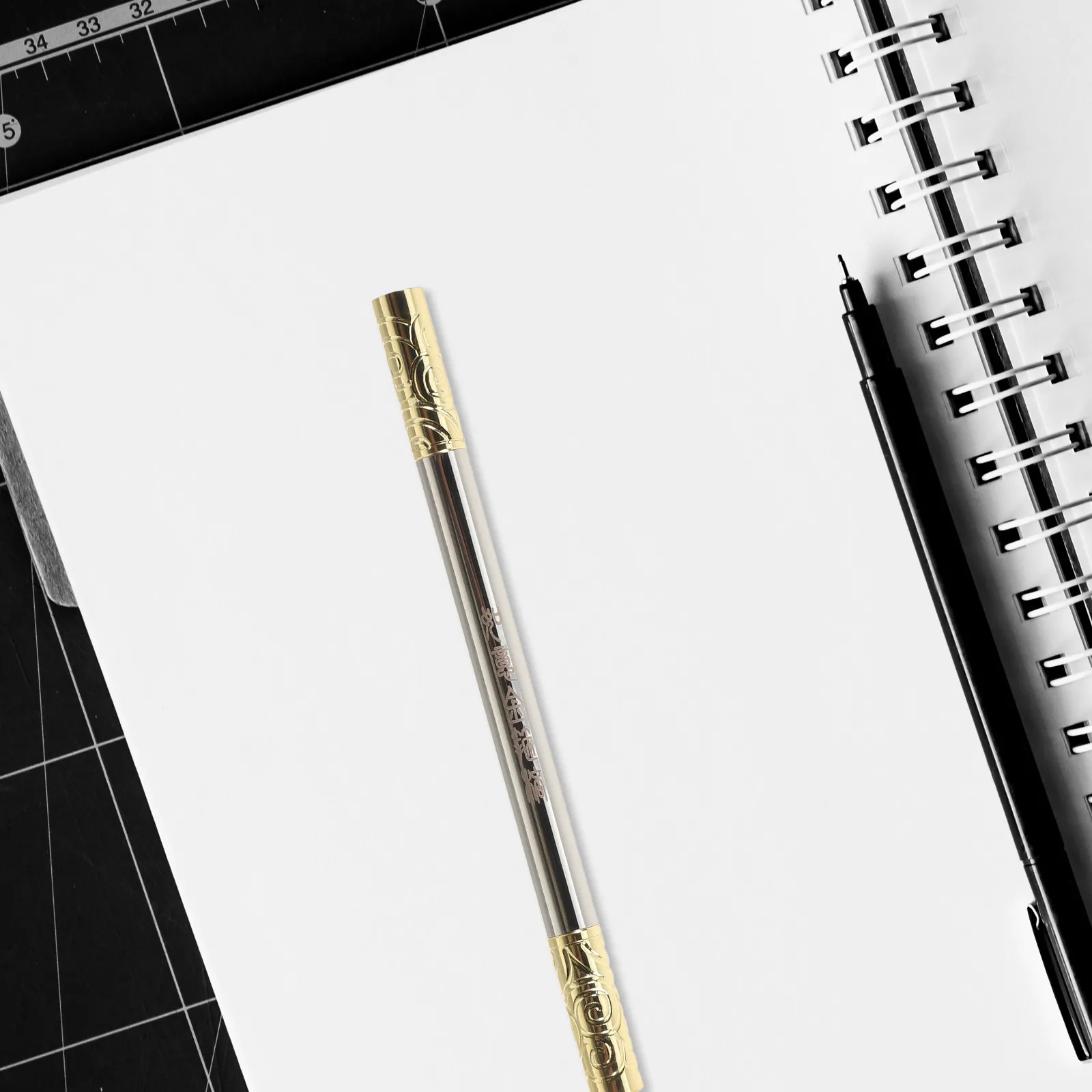 

Xiangyun Ruyi Golden Pen Metal Ballpoint Black Ink Cloud Pattern Journey to The West Cartoon Office Student Signature Gift