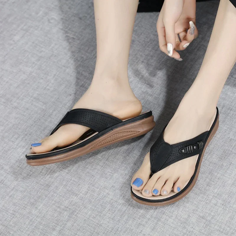 Summer Women 1.5cm Platform 2.5cm Low Heels Slippers Female Luxury Metal Decoration Sandles Lady Leisure Comfortable Flip Flops