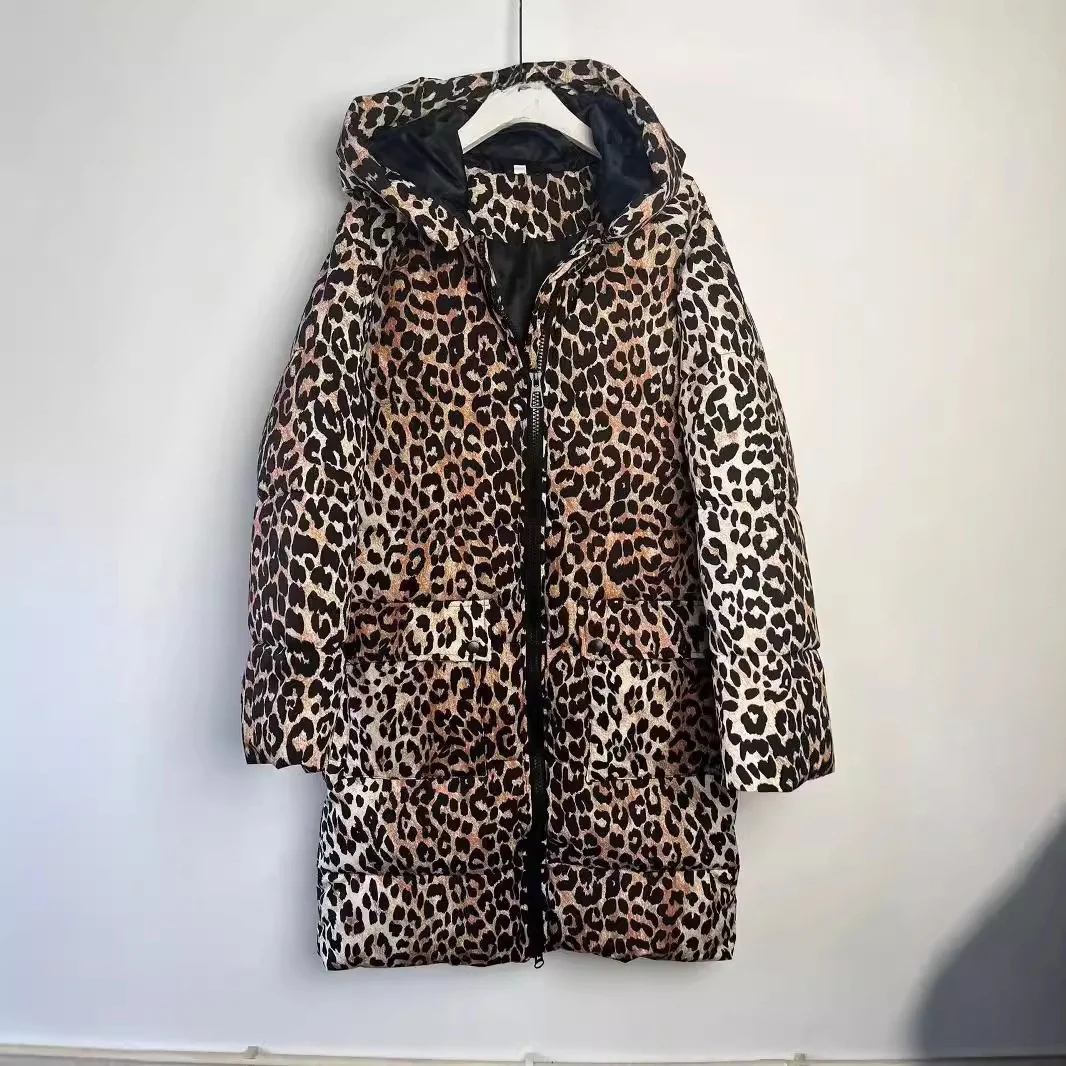 سترة نسائية طويلة مبطنة بالقطن بطبعة جلد الفهد على الطراز الأوروبي الأمريكي تصميم شتوي مناسب تمامًا