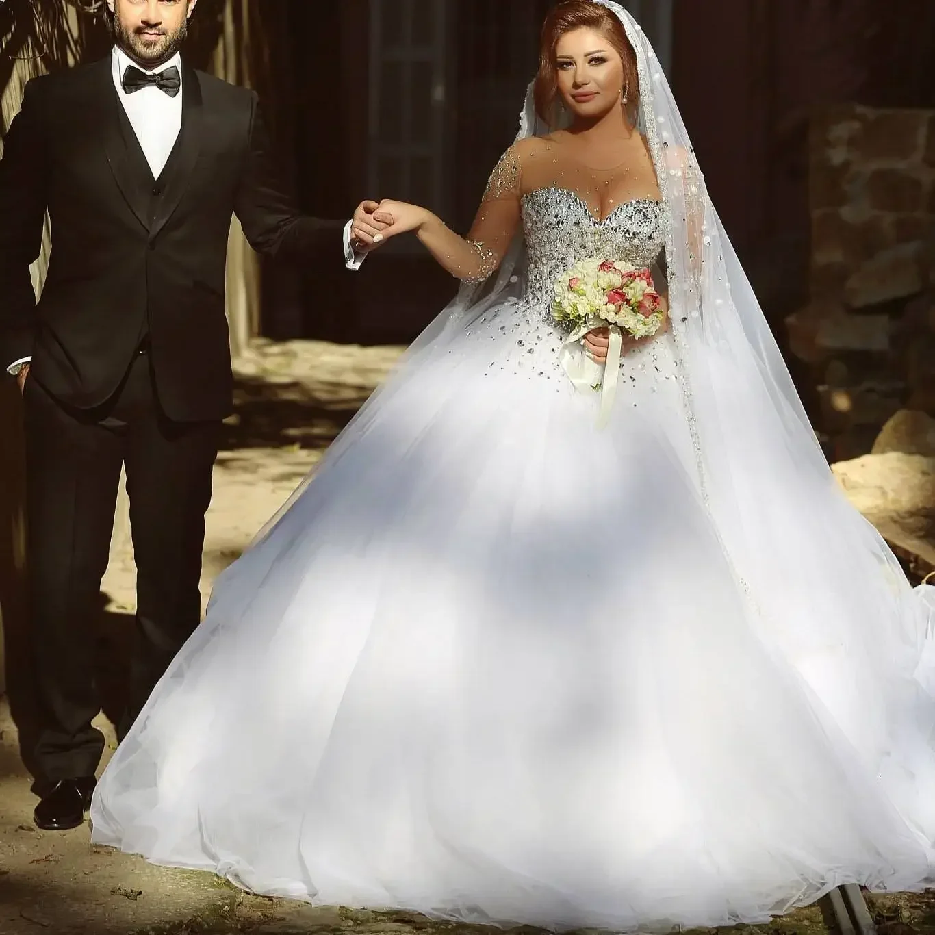 

Customize Bridal Ball Gowns Plus Size Crystals Beading Wedding Dresses Country Vintage Ballgown Long Sleeve Bridal Dress