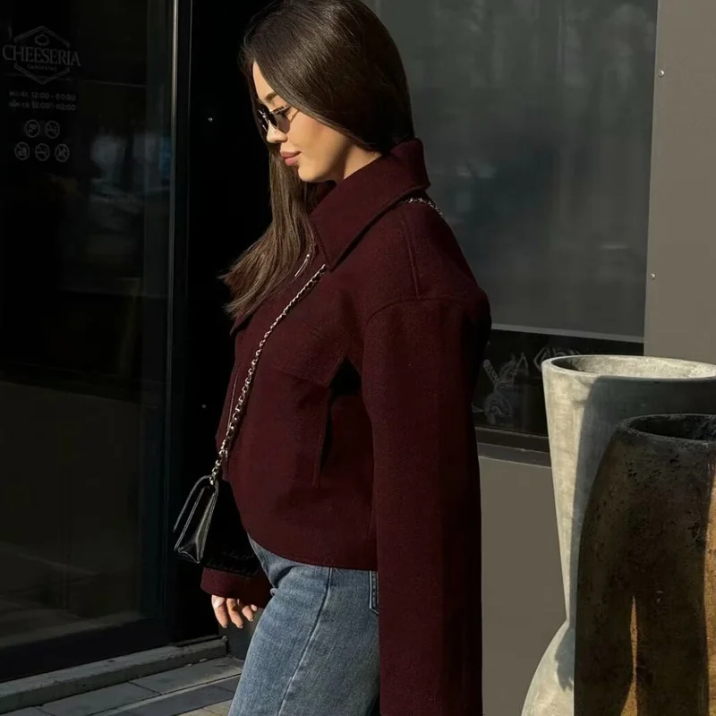 TRAF Crop Burgundy Jacket Woman 2024 Kurtka damska Jesień Zima Długi rękaw Zamek błyskawiczny Duże kieszenie Odzież wierzchnia Eleganckie płaszcze