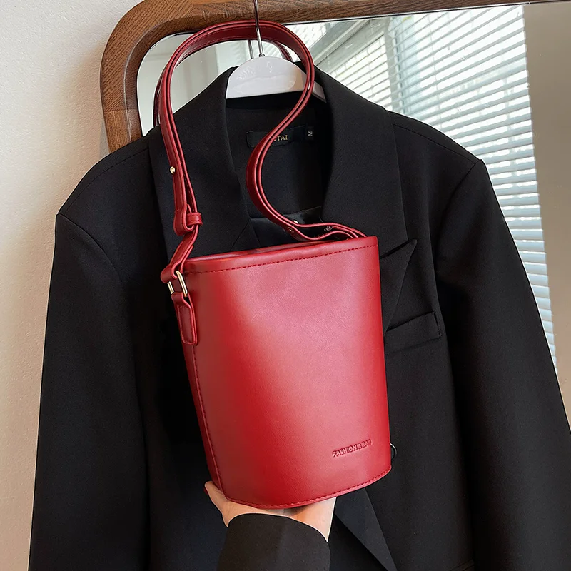 

Red Bags Casual PU Leather Bucket Bag Korean Women New Shoulder Crossbody Bag Large Capacity Totes Handbags Luxury Brand Design
