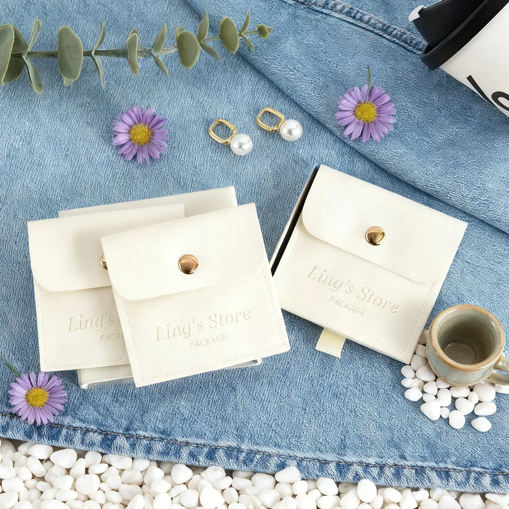 50pcs Custom Logo 8x8cm Microfiber Jewelry Snap Velvet Bags Cosmetics Pendant Packaging Pouches Wedding Gift Pockets Container