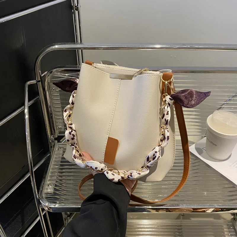New Fashion Women's Shoulder Bag Large Capacity Ribbon Chain Bucket Bag Crossbody Bag Daily Commuting view 5