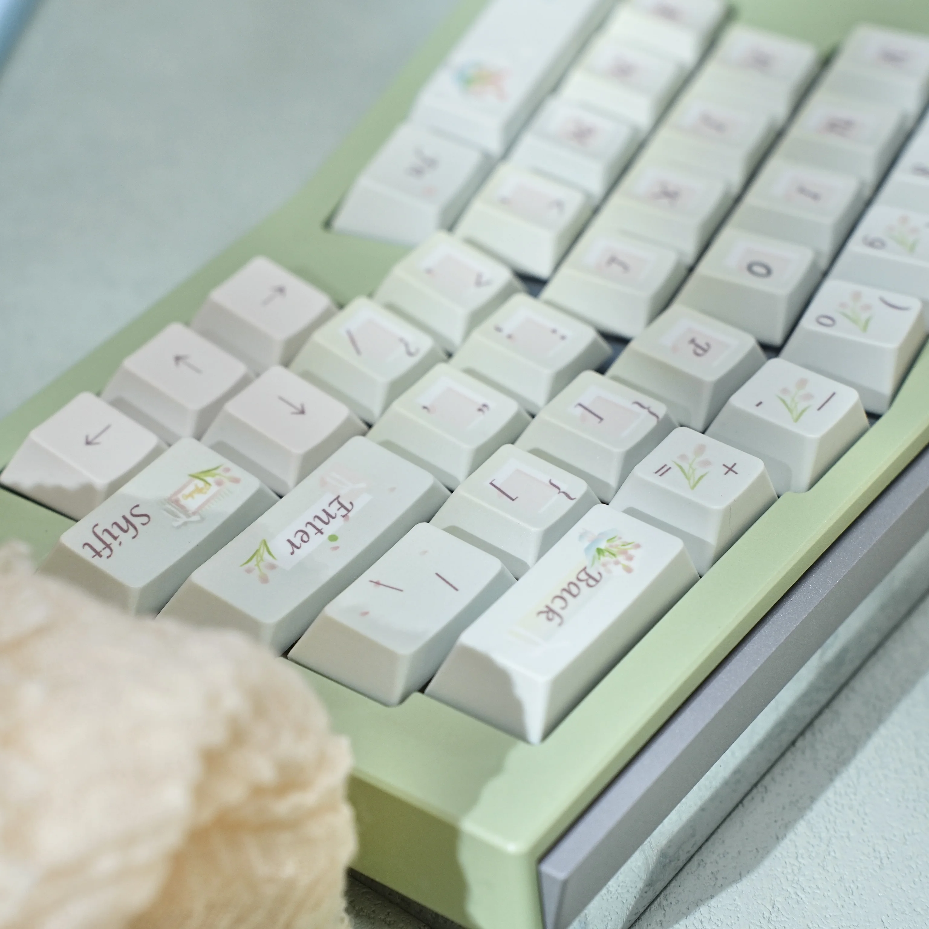 

Новые простые кейкапы из PBT-материала с горячей сублимацией, дизайн «Воздух, дождь, роса, ветер, колокольчики», оригинальный свежий зеленый цвет.