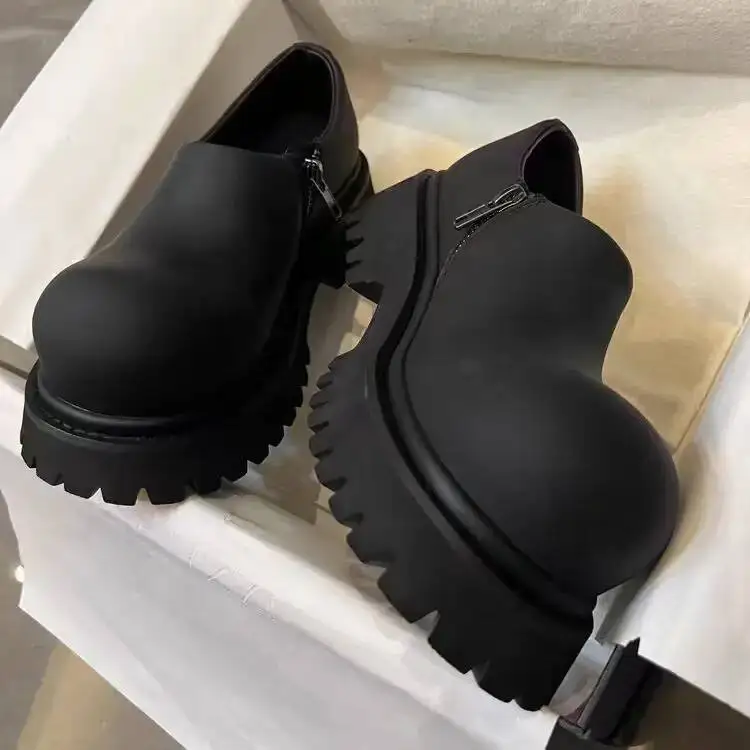 Men and Women Vintage Thick Bottom Couple Shoes  New Leather Retro Boots Design Casual Unisex Single Platform Shoes