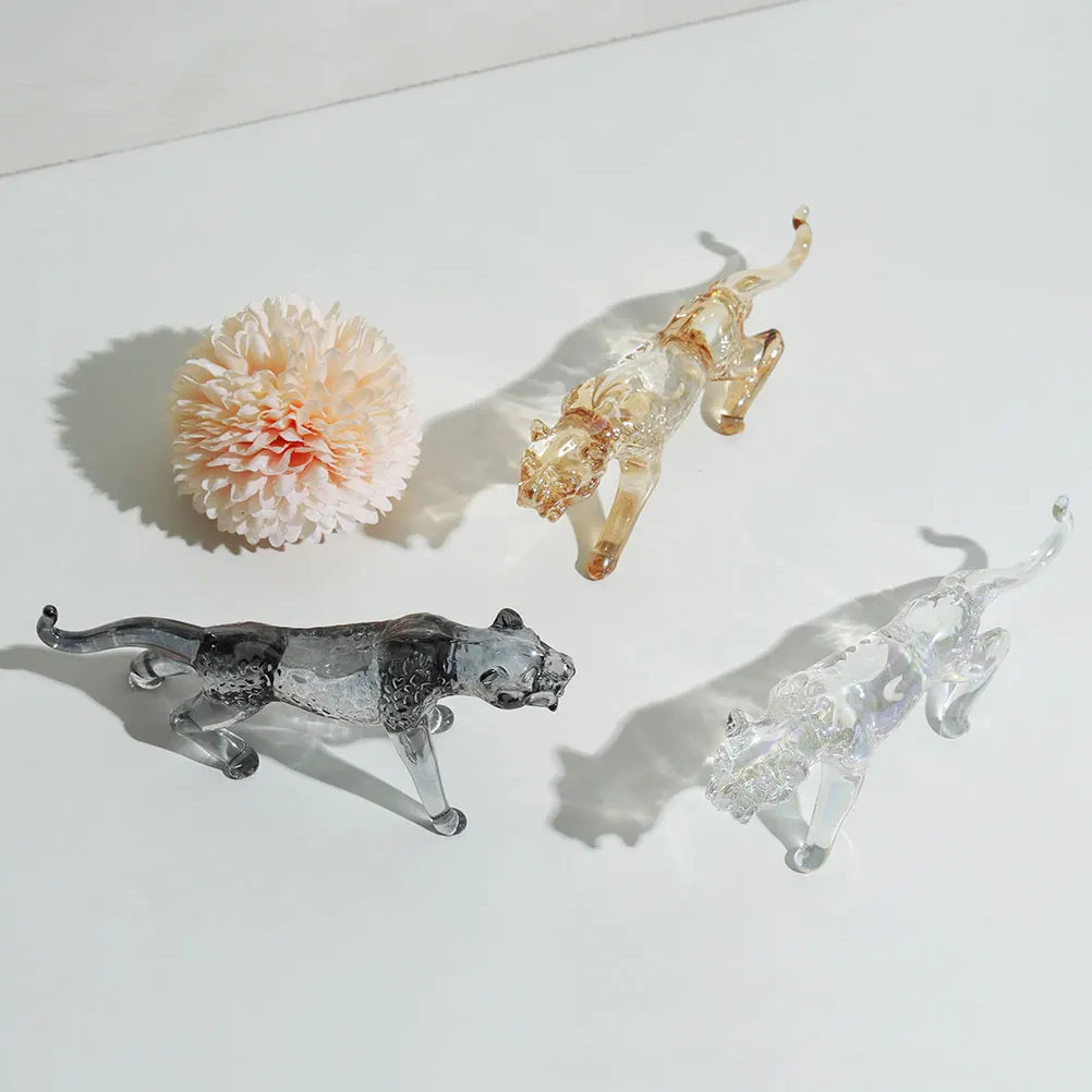 

1 Piece Grey Leopard Figurine Realistic Animal naments for Desktop Tea Table Garden Yard Lawn Balcony Decor Crystal Craft