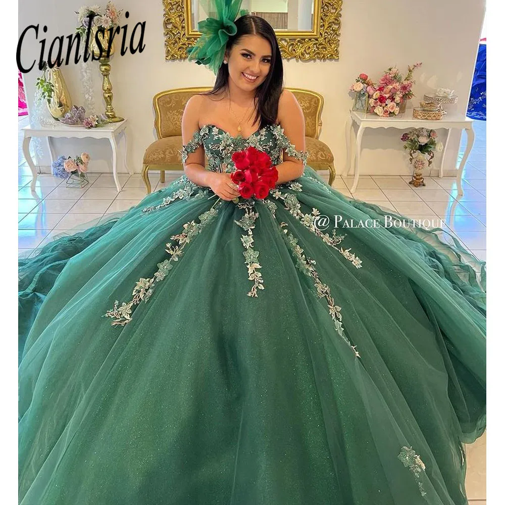 Esmeralda ilusão verde apliques florais rendas quinceanera vestido de baile fora do ombro longo trem corset vestido de 15 anos