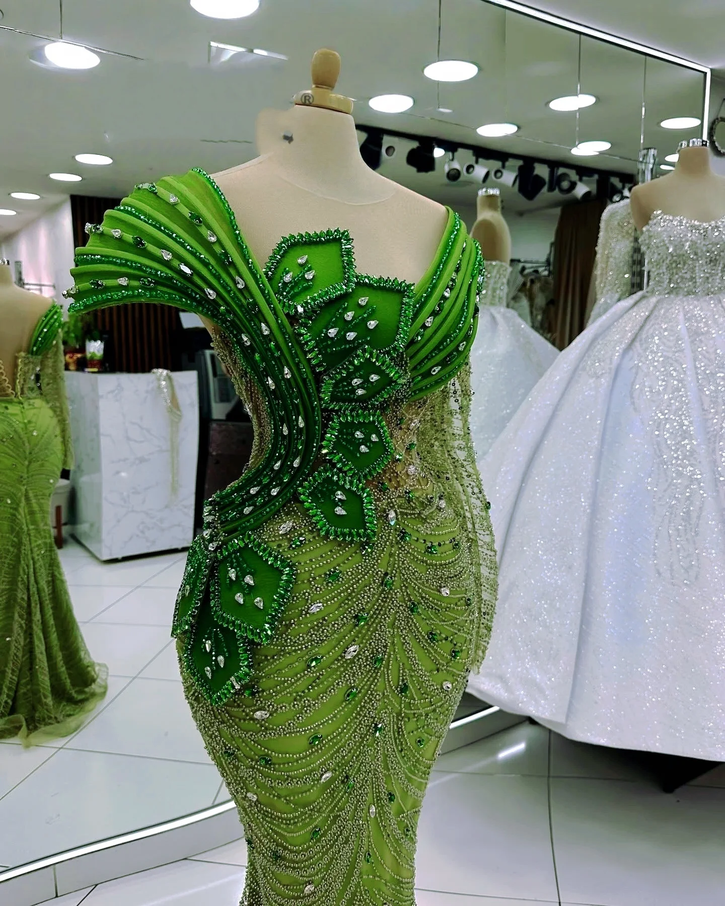 高級ウエディングドレス光沢のあるグリーンの女性のレセプションイブニングドレスドバイアフリカ婚約パーティードレスカスタマイズ