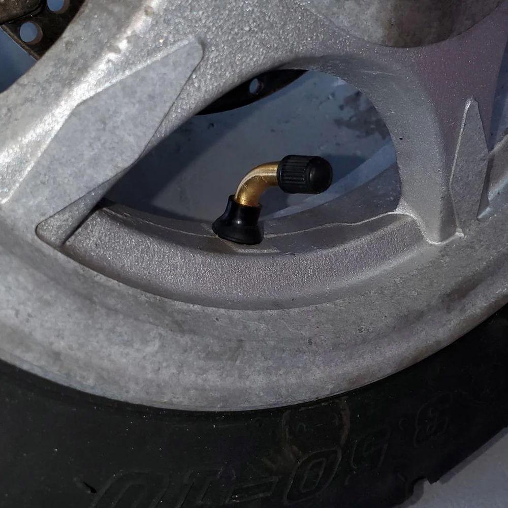 GOOFIT PVR70 Coppia Di Steli Valvola Piegati A 45° (10 Pezzi) | Ottone Con Base In Gomma A Scatto | Per Cerchi ATV E Scooter Senza Camera D'Aria - 2